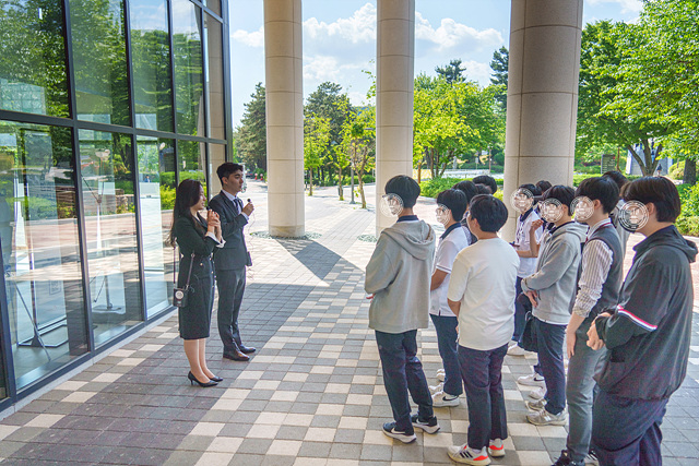 홍보대사 어우미, 성남고등학교 학생들과 캠퍼스 투어 진행 썸내일 이미지